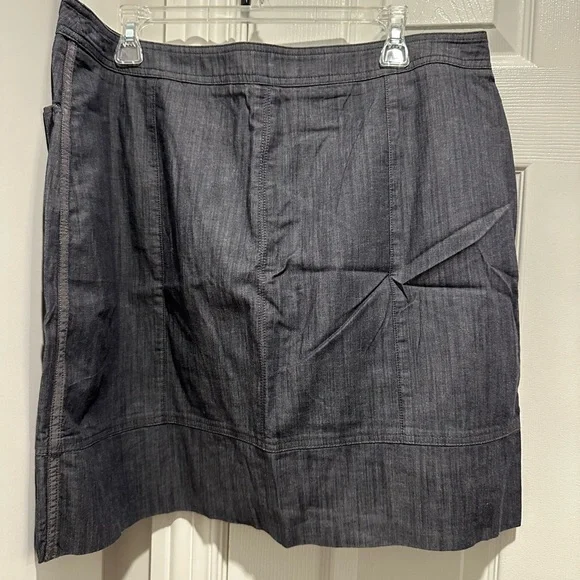 Mini Skirt - Picture 2 of 3